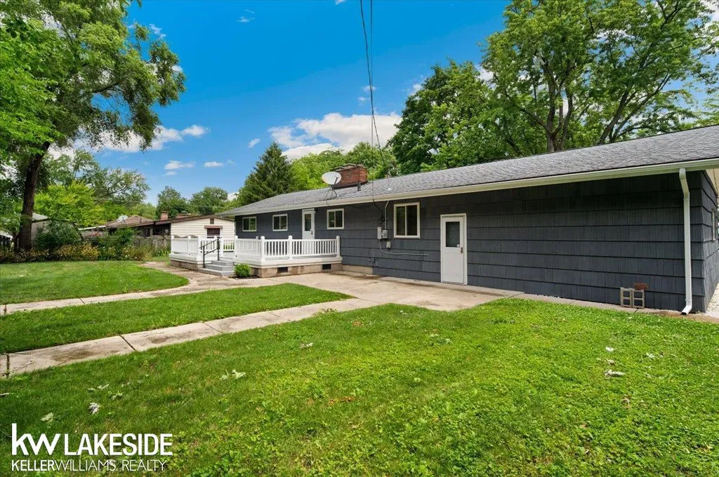 28197 Roan Drive Warren City MI 48093