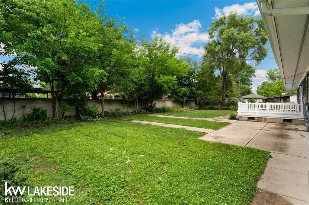 28197 Roan Drive Warren City MI 48093