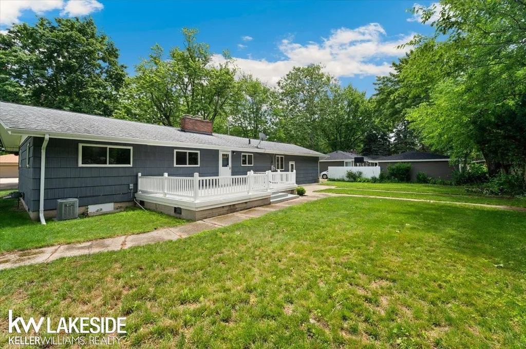 28197 Roan Drive Warren City MI 48093