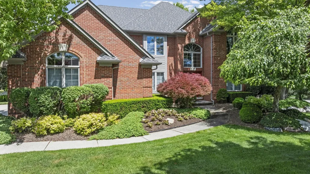 53816 Cherrywood Drive Shelby Charter Township MI 48315