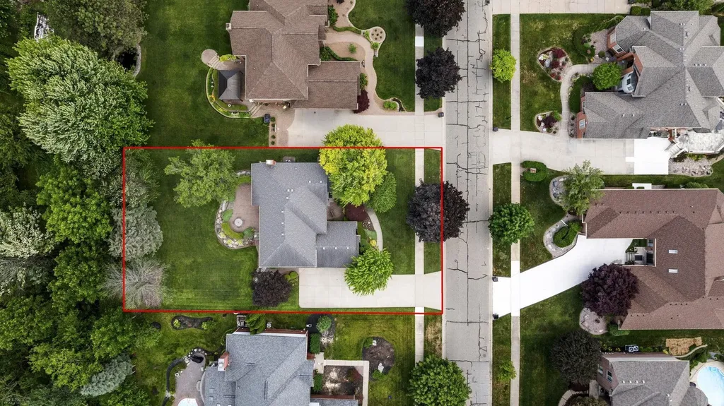 53816 Cherrywood Drive Shelby Charter Township MI 48315