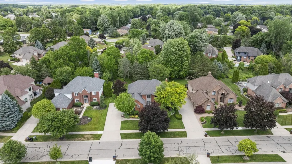 53816 Cherrywood Drive Shelby Charter Township MI 48315