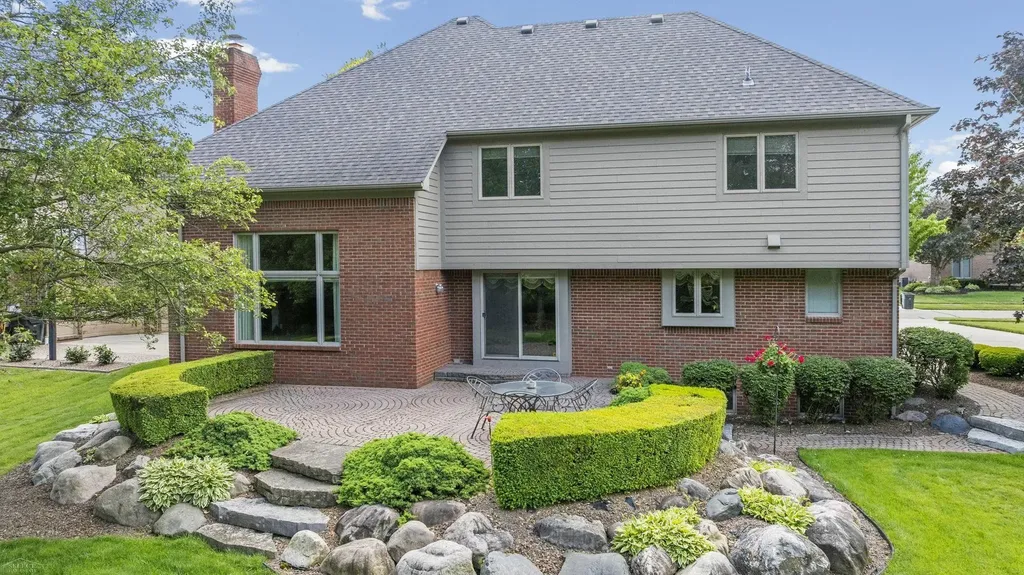 53816 Cherrywood Drive Shelby Charter Township MI 48315