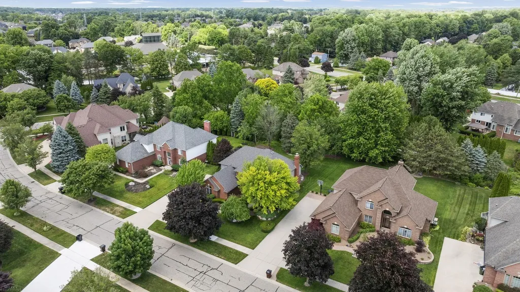 53816 Cherrywood Drive Shelby Charter Township MI 48315