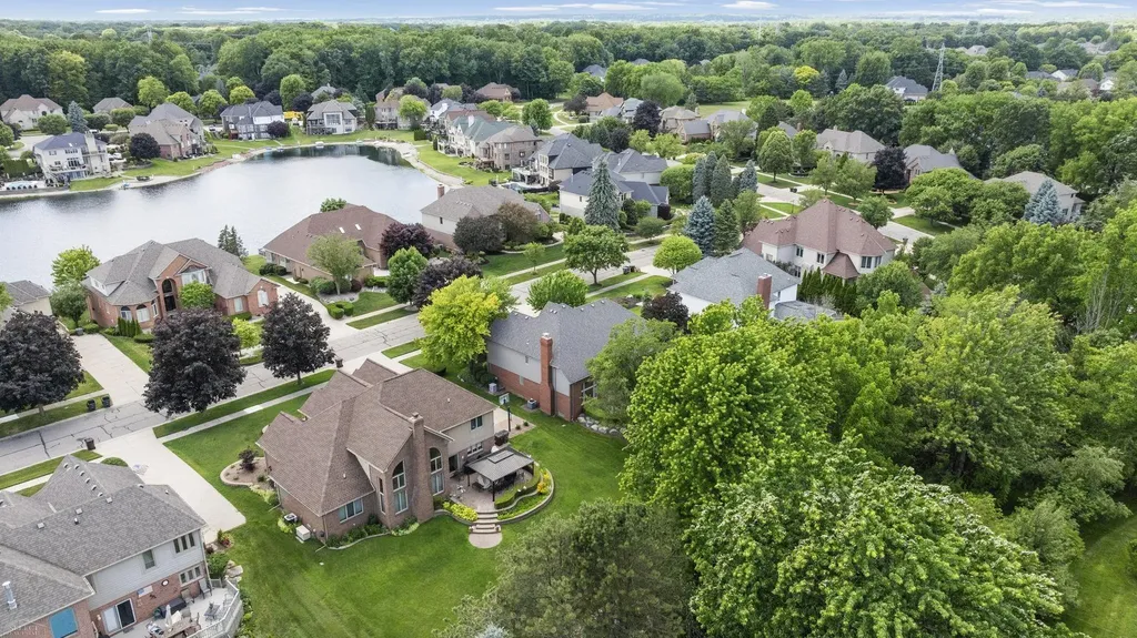 53816 Cherrywood Drive Shelby Charter Township MI 48315