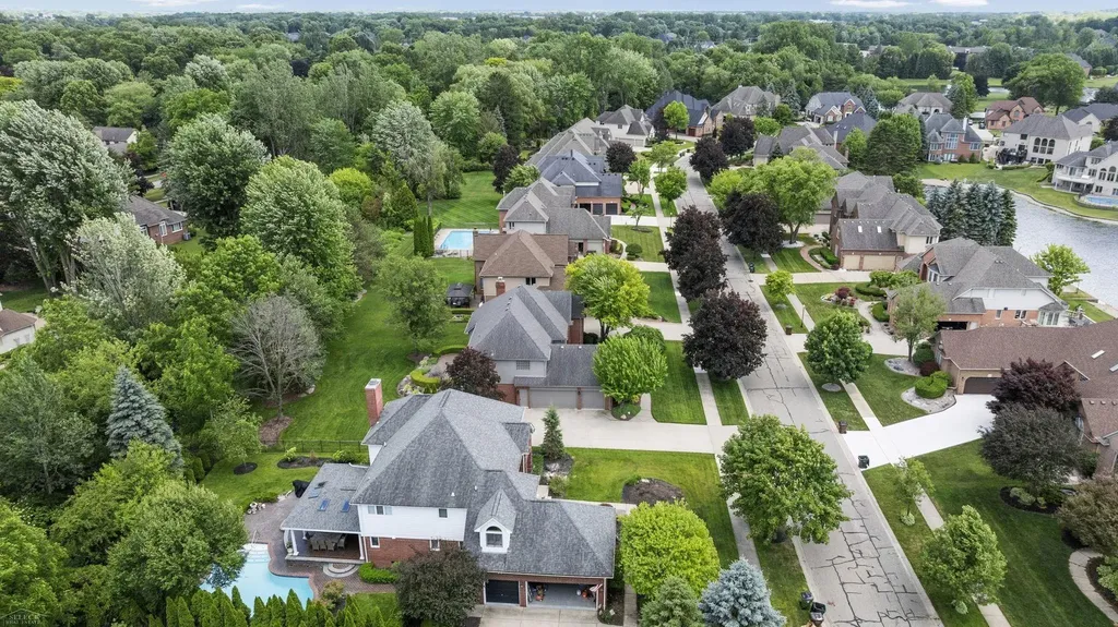 53816 Cherrywood Drive Shelby Charter Township MI 48315