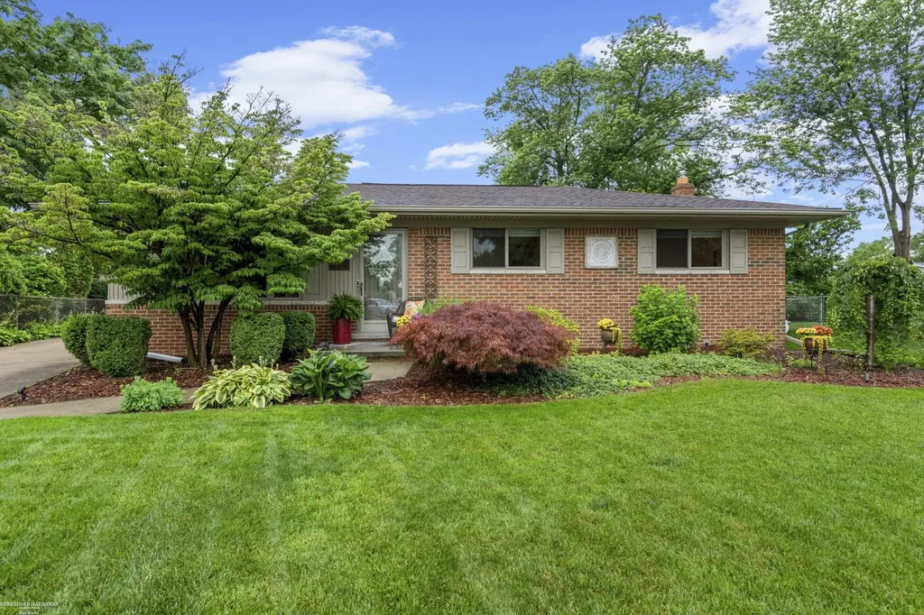41563 Cimarron Street Clinton Charter Township MI 48038
