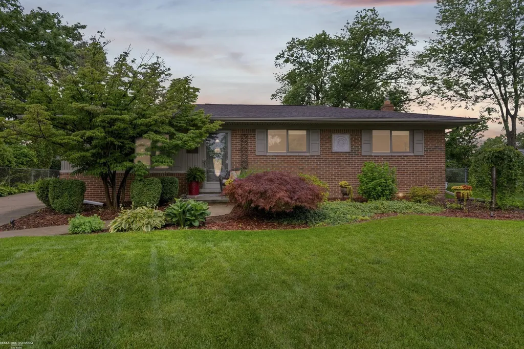 41563 Cimarron Street Clinton Charter Township MI 48038