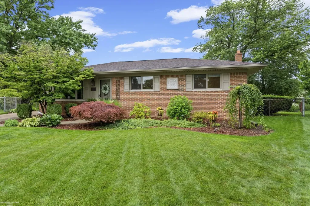 41563 Cimarron Street Clinton Charter Township MI 48038