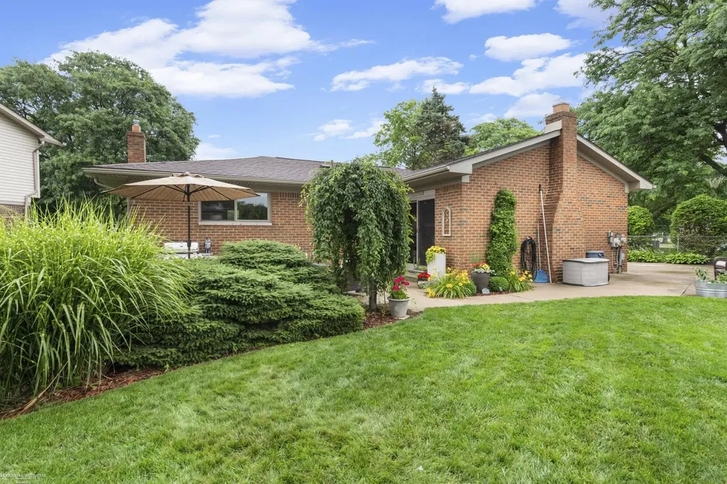 41563 Cimarron Street Clinton Charter Township MI 48038