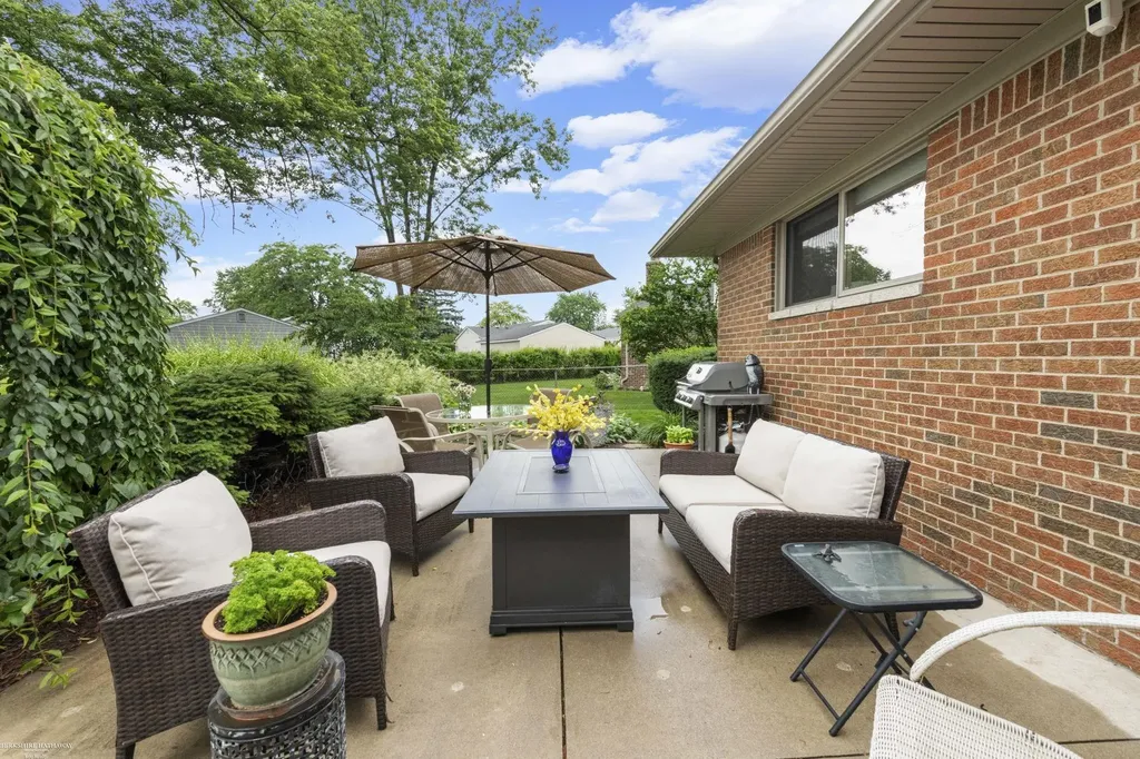 41563 Cimarron Street Clinton Charter Township MI 48038