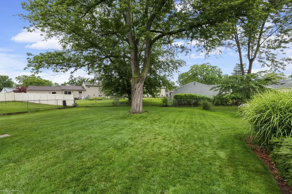 41563 Cimarron Street Clinton Charter Township MI 48038