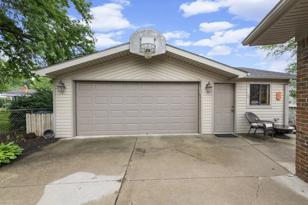 41563 Cimarron Street Clinton Charter Township MI 48038