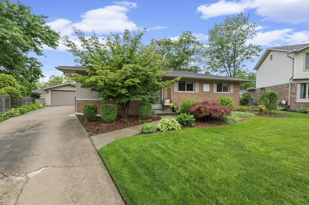 41563 Cimarron Street Clinton Charter Township MI 48038