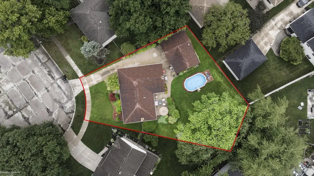 41563 Cimarron Street Clinton Charter Township MI 48038