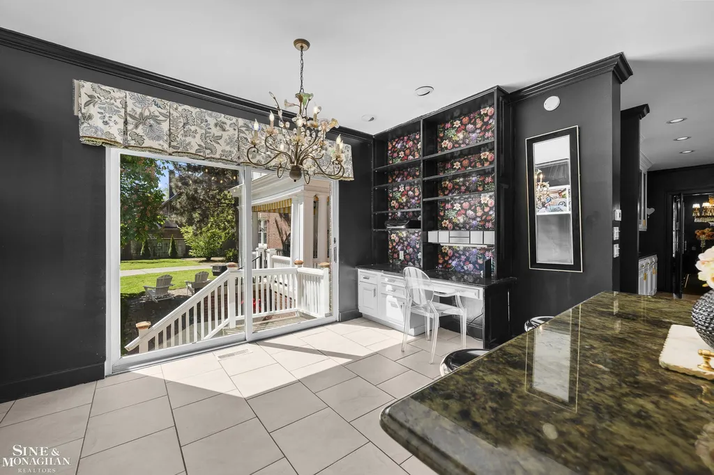 512 Washington Road Grosse Pointe City MI 48230