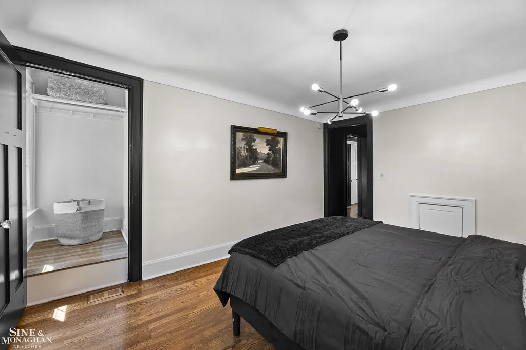 512 Washington Road Grosse Pointe City MI 48230