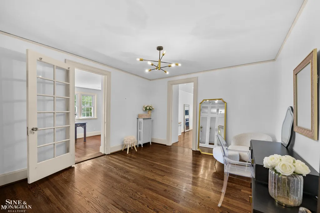 512 Washington Road Grosse Pointe City MI 48230