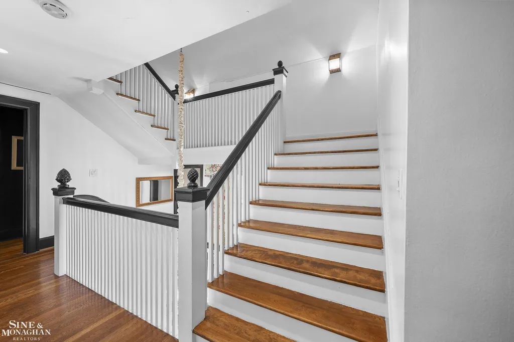 512 Washington Road Grosse Pointe City MI 48230