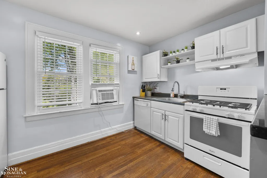 512 Washington Road Grosse Pointe City MI 48230