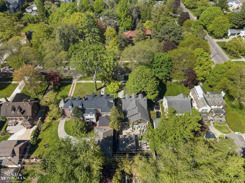 512 Washington Road Grosse Pointe City MI 48230