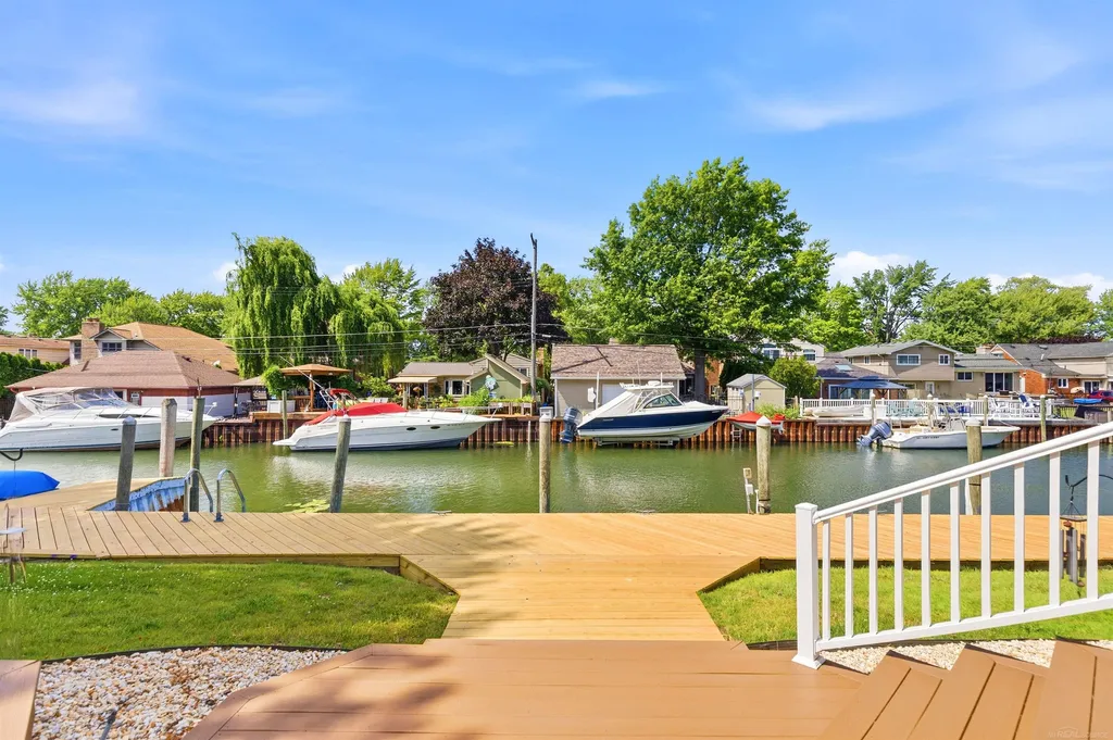 22461 Lavon Street St. Clair Shores City MI 48081