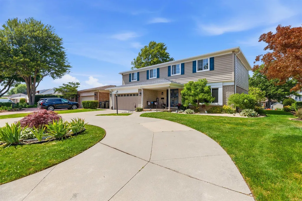 22461 Lavon Street St. Clair Shores City MI 48081