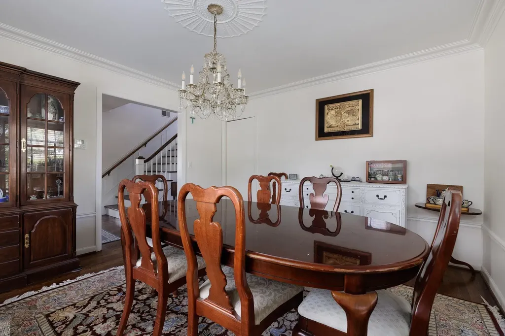 675 Fisher Road Grosse Pointe City MI 48230