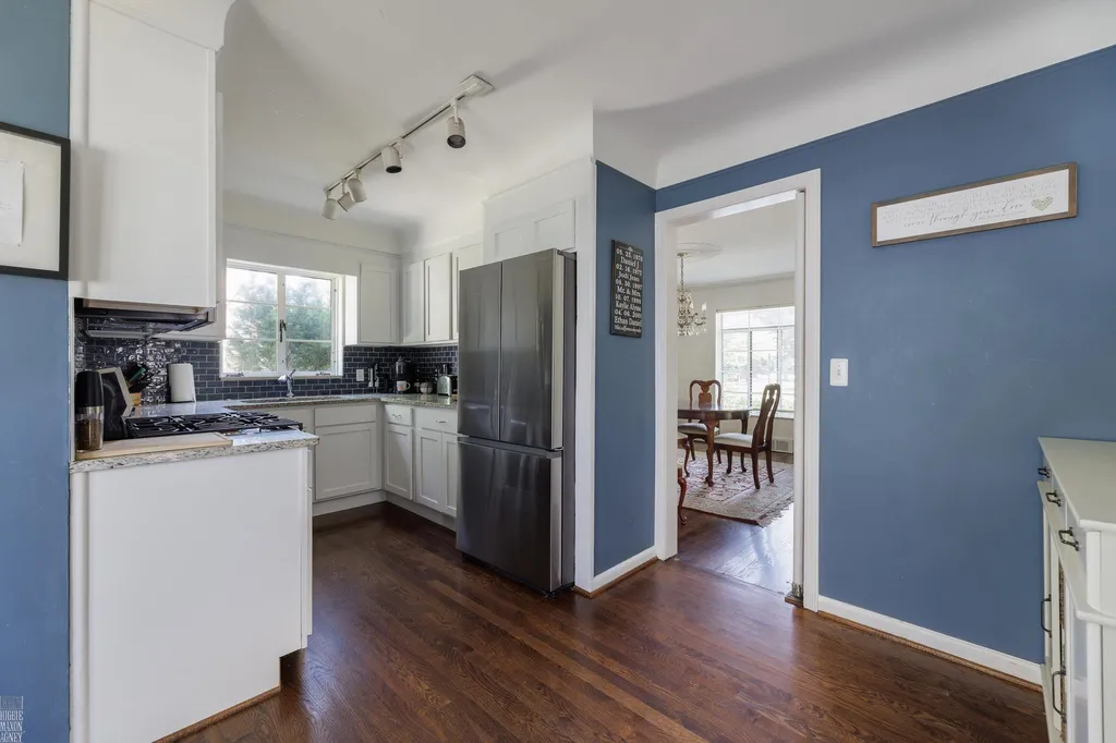 675 Fisher Road Grosse Pointe City MI 48230