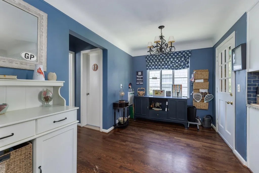 675 Fisher Road Grosse Pointe City MI 48230