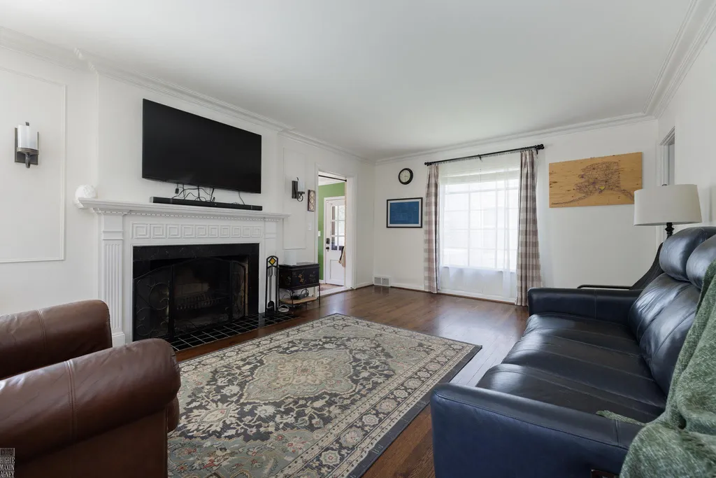 675 Fisher Road Grosse Pointe City MI 48230