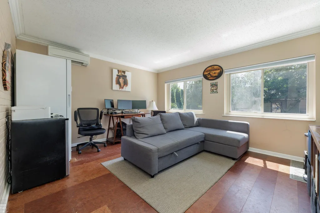 675 Fisher Road Grosse Pointe City MI 48230