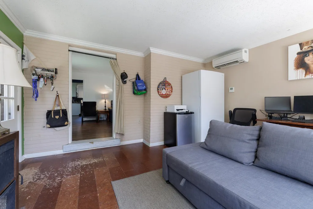 675 Fisher Road Grosse Pointe City MI 48230