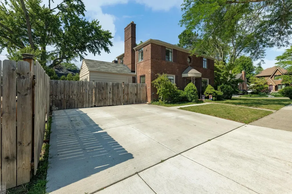 675 Fisher Road Grosse Pointe City MI 48230