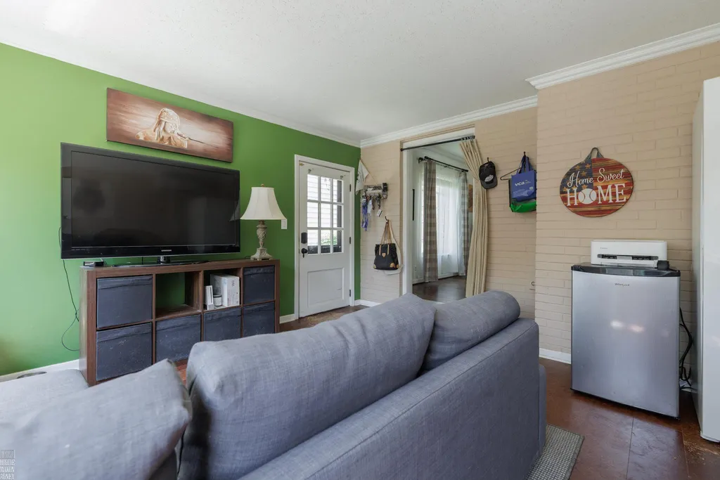 675 Fisher Road Grosse Pointe City MI 48230