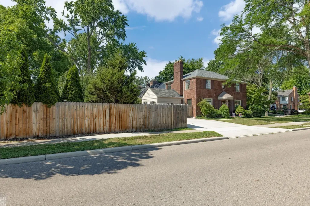 675 Fisher Road Grosse Pointe City MI 48230