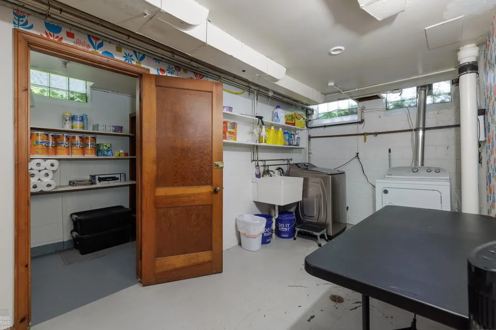 675 Fisher Road Grosse Pointe City MI 48230
