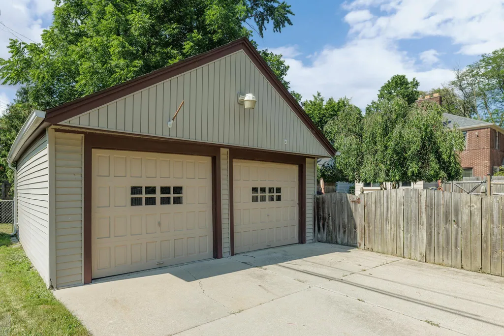 675 Fisher Road Grosse Pointe City MI 48230