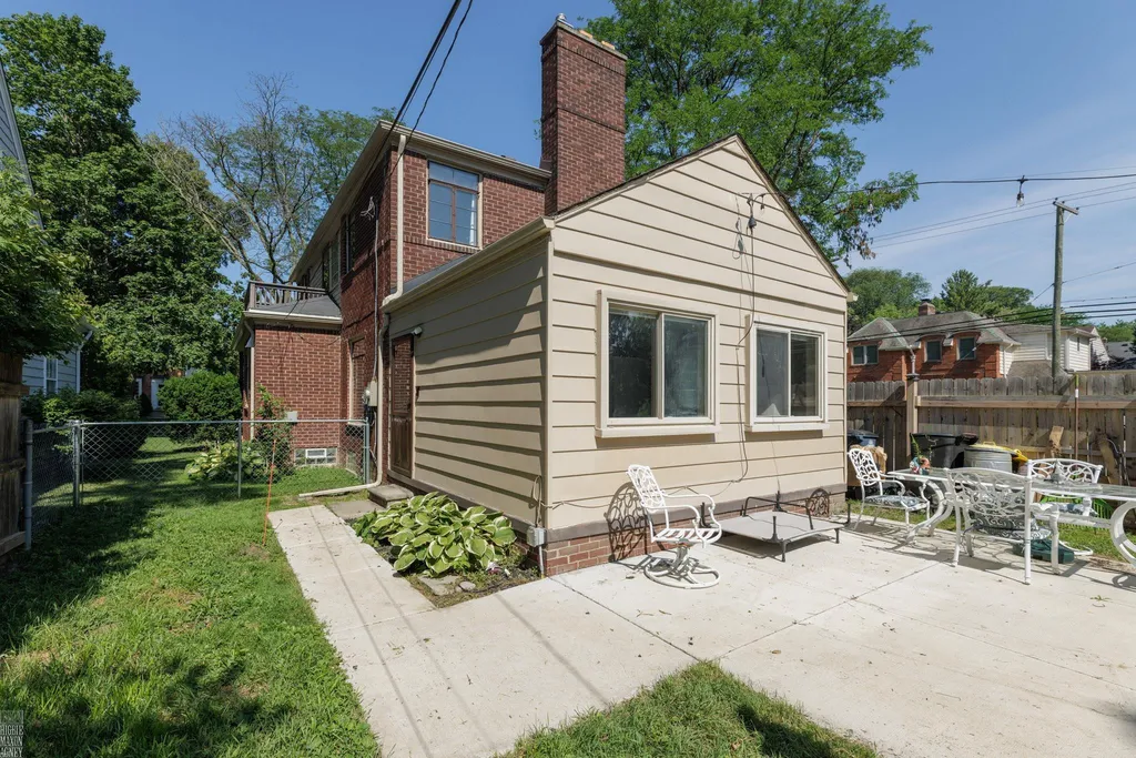 675 Fisher Road Grosse Pointe City MI 48230