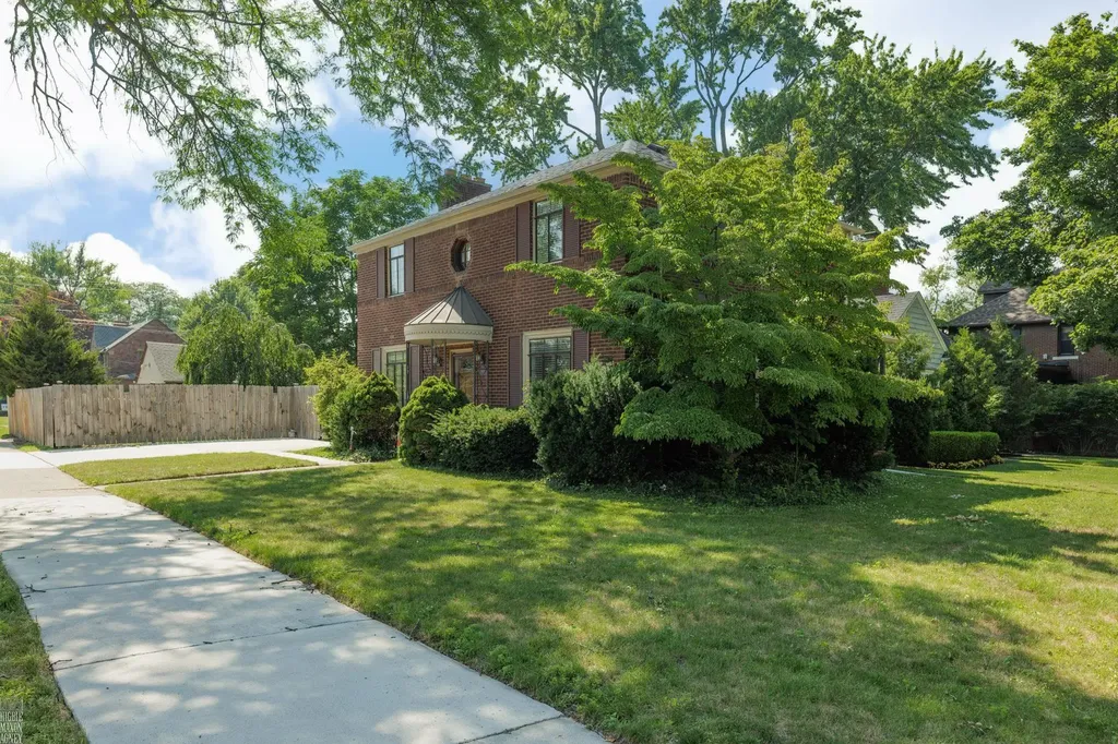 675 Fisher Road Grosse Pointe City MI 48230
