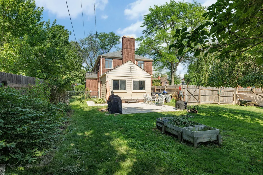 675 Fisher Road Grosse Pointe City MI 48230