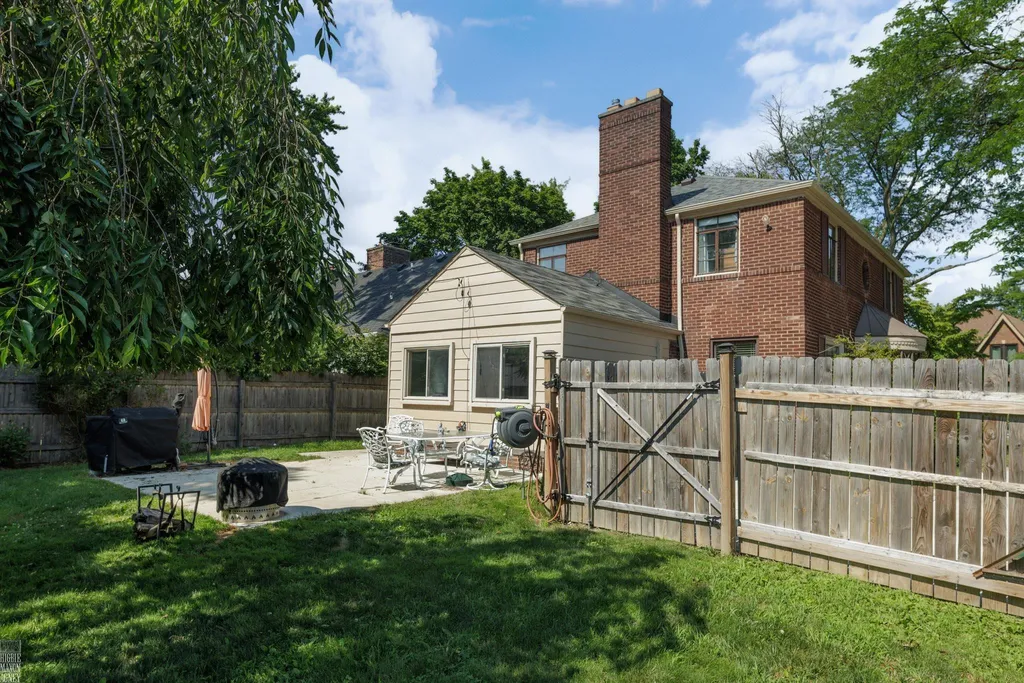 675 Fisher Road Grosse Pointe City MI 48230