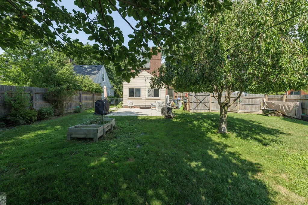 675 Fisher Road Grosse Pointe City MI 48230