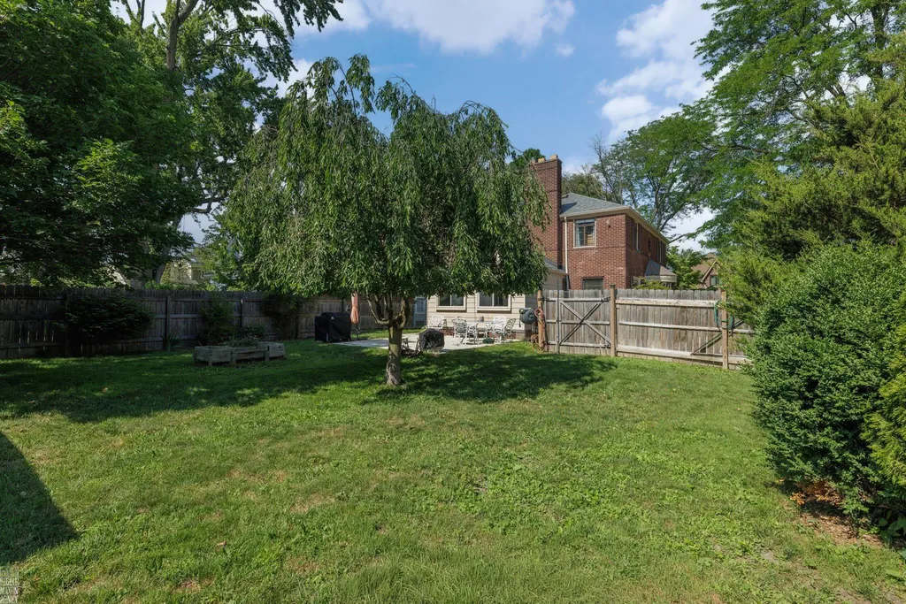 675 Fisher Road Grosse Pointe City MI 48230