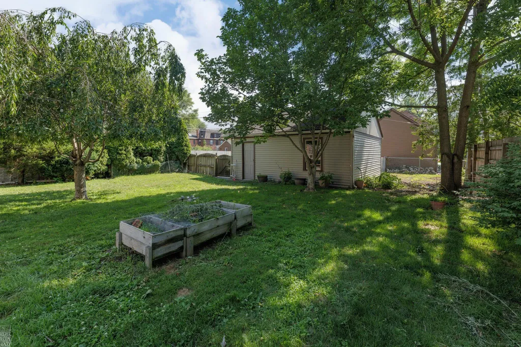675 Fisher Road Grosse Pointe City MI 48230