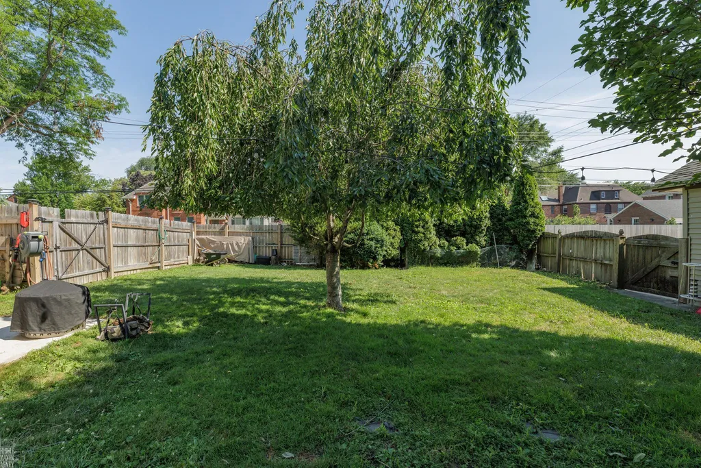 675 Fisher Road Grosse Pointe City MI 48230
