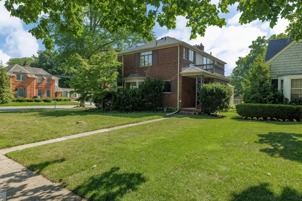 675 Fisher Road Grosse Pointe City MI 48230