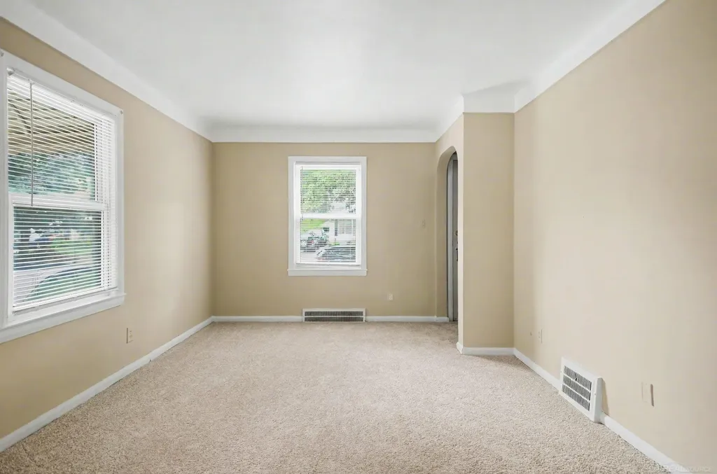 19315 Kingsville Street Harper Woods City MI 48225