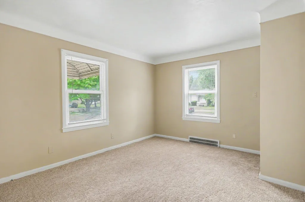 19315 Kingsville Street Harper Woods City MI 48225