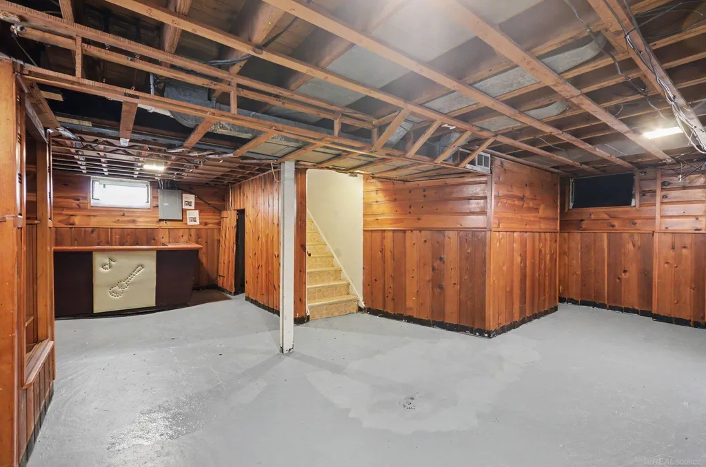 19315 Kingsville Street Harper Woods City MI 48225